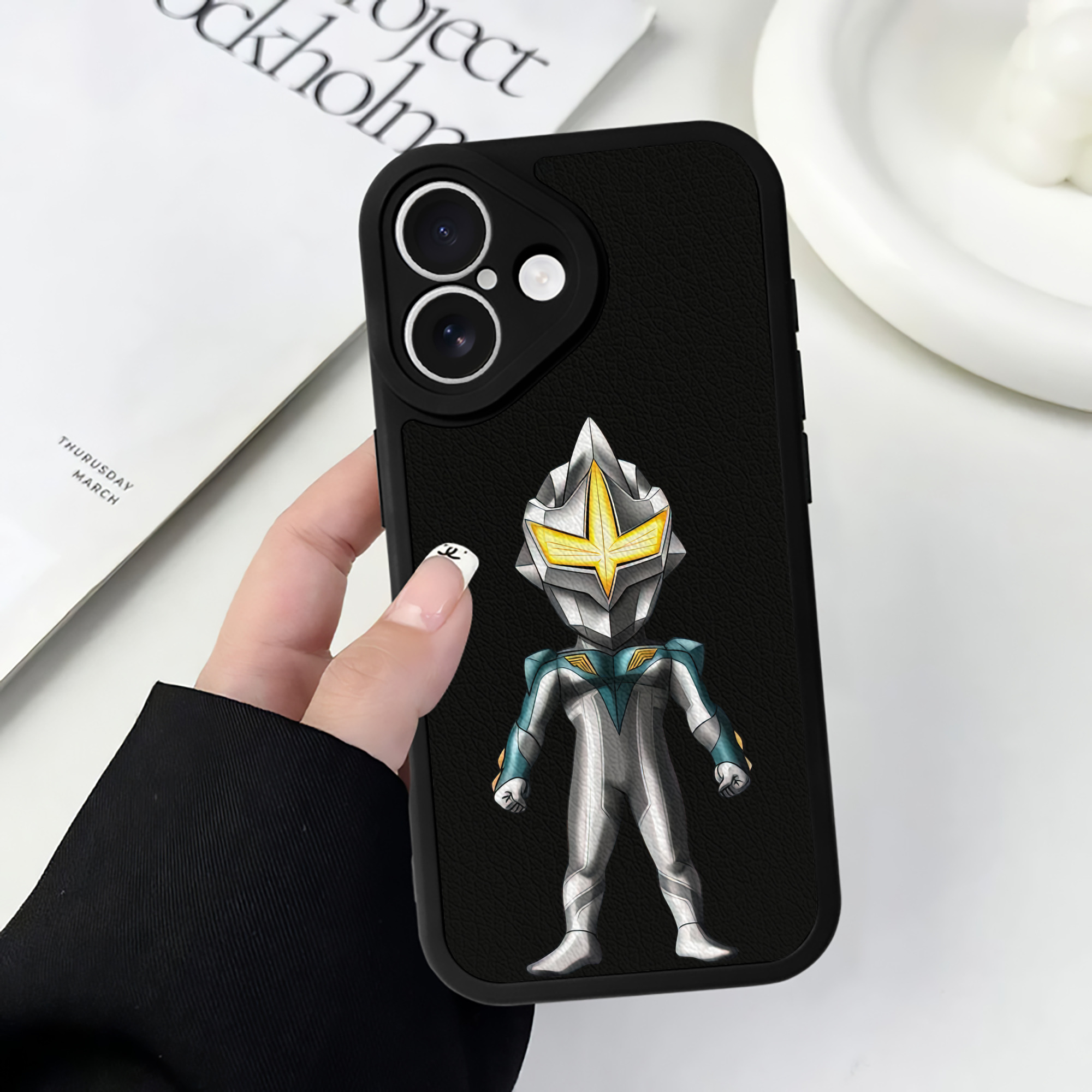 （画像用） ウルトラマン Ultraman 【iPhone 16シリーズ対応】シリコンスマホケース（レザー調） 材質：シリコン